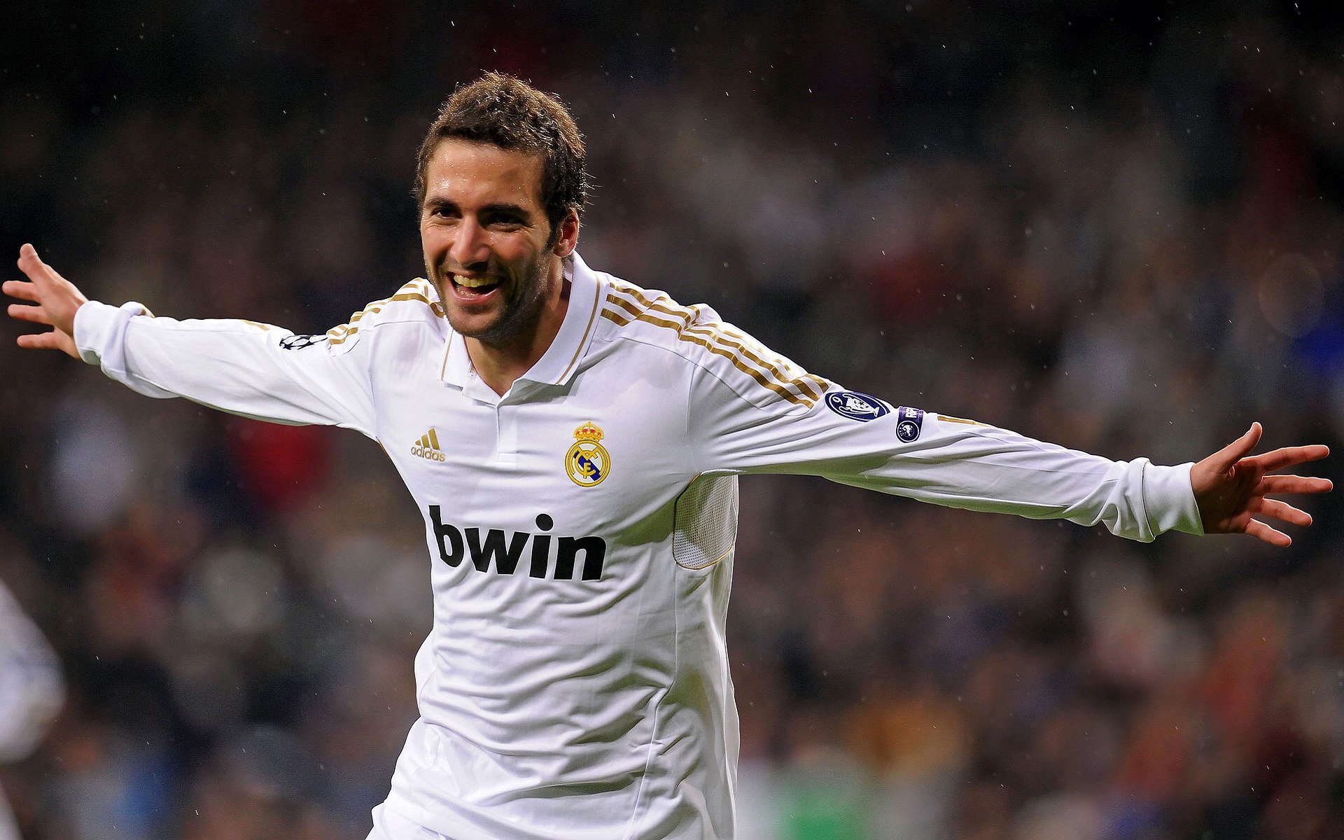 意大利国家队击败强敌，稳坐积分榜第一位，意大利国家队破纪录